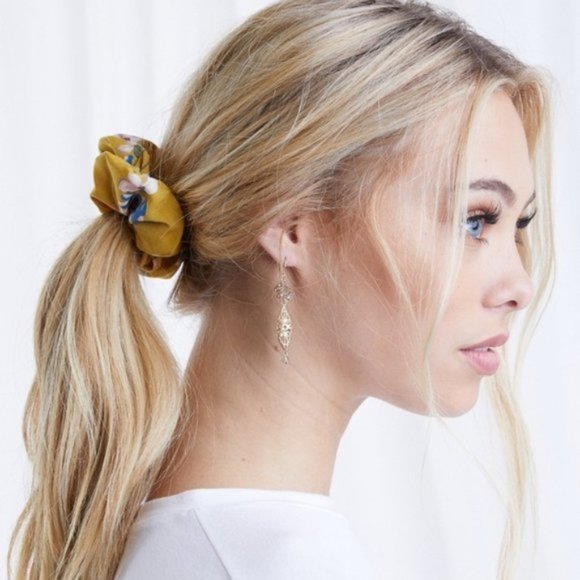 Floral Scrunchie - Black Mustard Red - Picture 9 of 11